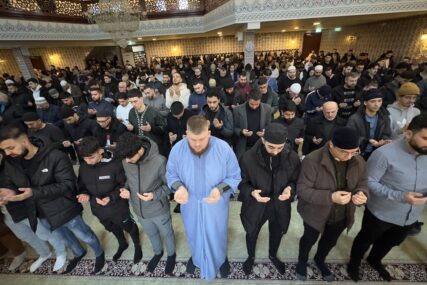 Stotine mladih ljudi u Holandiji se okupilo na jutarnjoj molitvi za Palestinu