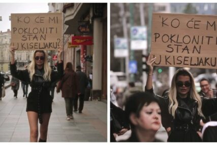 Djevojka prošetala ulicama Sarajeva sa zanimljivim transparentom