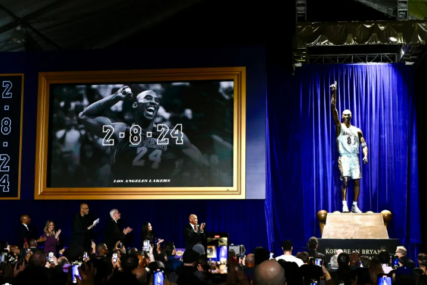 LA Lakersi otkrili kip legendarnog Kobea Bryanta