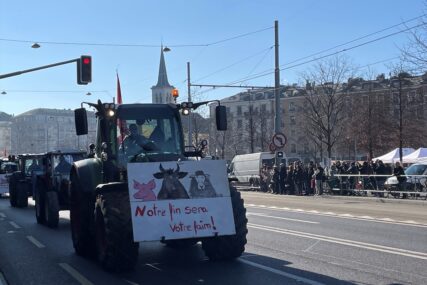 Protest farmera u Švicarskoj: Konvoj traktora prošao centralnim trgom u Ženevi