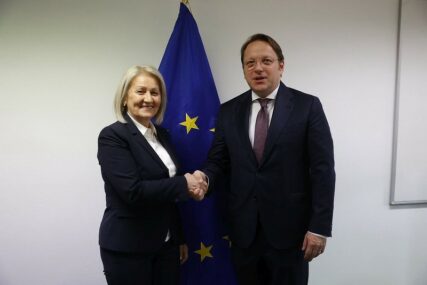 Krišto s Varhelyijem u Briselu: Vijeće ministara ostaje fokusirano na ispunjavanje preostalih obaveza