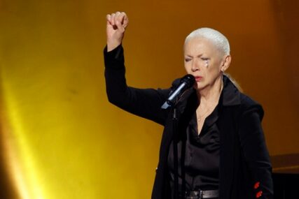 Poznata pjevačica Annie Lennox pozvala na prekid vatre u Gazi na dodjeli Grammyja