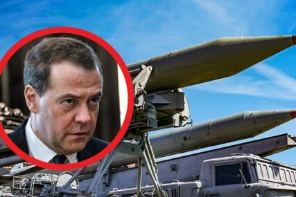 Medvedev prijeti nuklearnim ratom: "Napali bismo Washington, Berlin ili London"