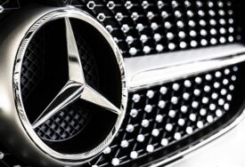 Mercedes će povući oko 250.000 vozila