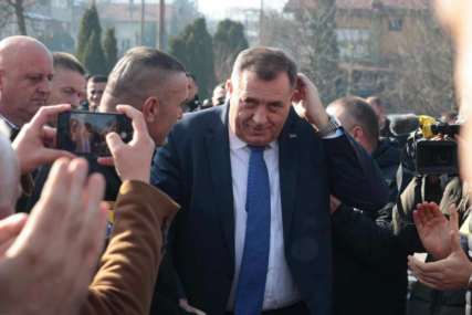 Okom kamere Bosnainfo kako je ispred Suda BiH:  Slijedi obrat na suđenju Dodiku (FOTO)