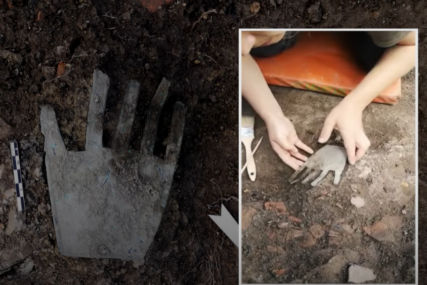 Arheolozi pronašli 2000 godina staru ruku s misterioznim simbolima: Jedan detalj ih je iznenadio (VIDEO)