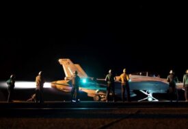 SAD i Velika Britanija napali jemenski otok Kamaran i aerodrom u Hudaidi