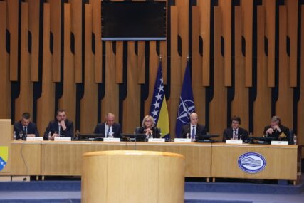 Zamjenik generalnog sekretara NATO-a sastao se s delegacijama Vijeća ministara i PSBiH: “Ovaj dolazak je važan signal” (FOTO)