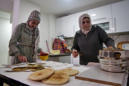 Novi početak palestinske porodice u Sarajevu: Ovaj hljeb je simbol otpora i sjećanje na Gazu