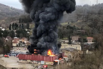 Požar u francuskoj fabrici za reciklažu u kojoj se nalazi 900 tona litijumskih baterija