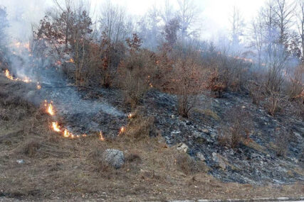 Na području Gacka i dalje su aktivni požari (FOTO)