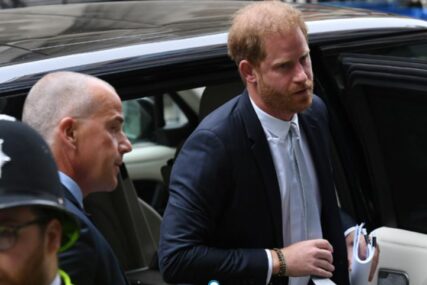 Princ Harry doputovao u London posjetiti bolesnog oca, kralja Charlesa, Meghan je s djecom ostala u Kaliforniji
