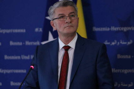 Mehmedović: "Stranke Trojke su pogoršale položaj Bošnjaka u državnim institucijama..."