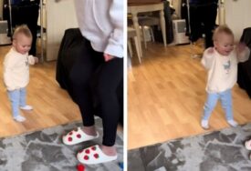 Najslađe što ste danas vidjeli: Video mame koja uči sina kako skočiti oduševio internet (VIDEO)
