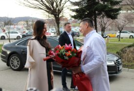 Prva dama Srbije posjetila UKC RS-a u Banjaluci i donirala inkubator