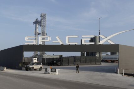 Muskov SpaceX uspješno lansirao najmoćniju raketu na svijetu (VIDEO)
