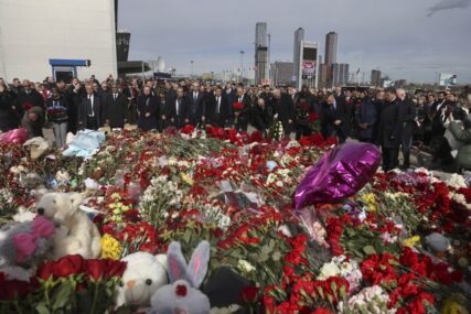 Moskva: Desetine ljudi odalo počast poginulim u terorističkom napadu