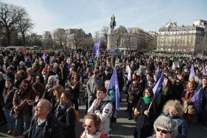 Francuski parlament izglasao odluku kojom je abortus postao ustavno pravo