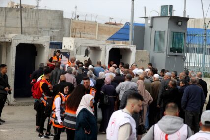 Izrael sprečava Palestince sa Zapadne obale da obave molitvu u džamiji Al-Aksa (FOTO)