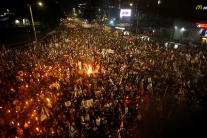 Izrael: Hiljade ljudi na ulicama tražilo ostavku Vlade i sporazum o razmjeni talaca s Hamasom