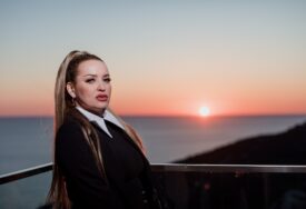 Aldina Bajić objavila spot za pjesmu "Anđele moj" za koju je napisala i tekst