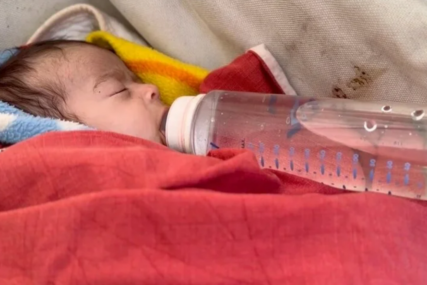 Roditelji primorani da bebama daju vodu umjesto mlijeka zbog humanitarne krize u Gazi