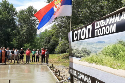 Mještani Poloma kod Bratunca se bore protiv eksploatacije šljunka: “Ne damo uništavanje naše Drine”
