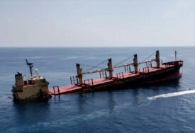 Jemenska vlada potvrdila: Britanski brod "Rubymar" potonuo u Crvenom moru!