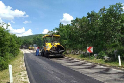 Još jedno presvlačenje najgore ceste u BiH koju Hercegovci zovu "50 nijansi sive"