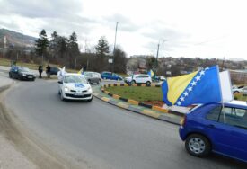 Vogošća: Defile vozila sa zastavama BiH u svakoj mjesnoj zajednici (FOTO)