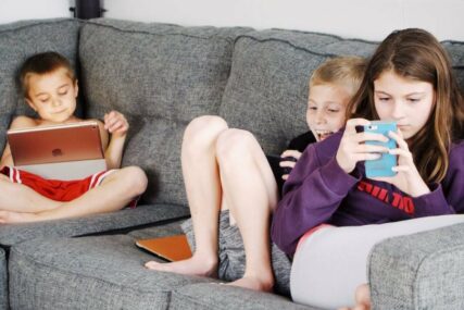 Strašni podaci: Djeca i mladi u BiH provode dvije trećine svog vremena na internetu