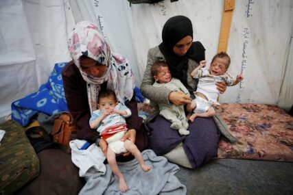 Palestinska majka strahuje za živote trojki zbog akutne nestašice hrane i lijekova (FOTO)