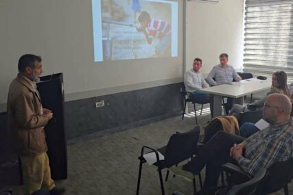 Dr. Awad održao predavanje u Zenici: Izraelska vojska uskraćivanjem vode želi protjerati Palestince iz domova