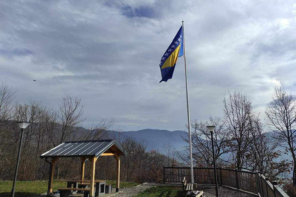 Velika zastava Bosne i Hercegovine postavljena i u Goraždu