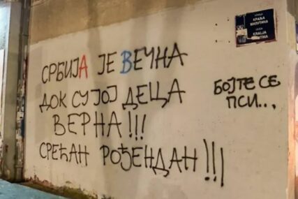 Kod škole u Beogradu gdje je počinjen masakr osvanula rođendanska poruka Vučiću