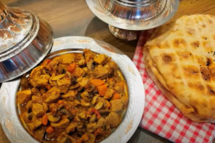 Hadžijski ćevap - tradicionalno bosansko jelo posluženo u sahanu (VIDEO)