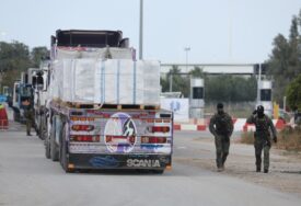 Pojas Gaze: Kamioni počeli iskrcavati humanitarnu pomoć preko privremenog pristaništa