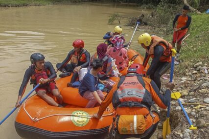 Indonezija: U poplavama i klizištima poginule 23 osobe