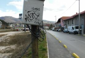 Neadekvatno postavljene instalacije: Kablovi sa strujom prijete prolaznicima
