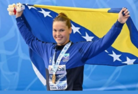 Zlatna Lana Pudar osvojila srebro na 200 metara delfin na EP u Beogradu!
