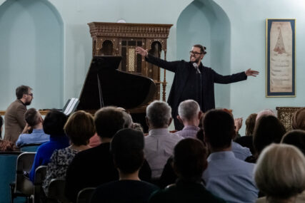 Koncert "Vrt ljubavi" u Bošnjačkom institutu: Latif Moćević u čarobnoj noći otpjevao i "Mawtini", nezvaničnu himnu Palestine