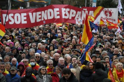 Hiljade Španaca marširali Madridom u znak protesta protiv zakona o amnestiji za katalonske separatiste