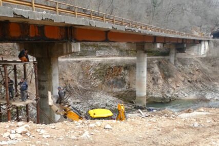 USTIPRAČA - ROGATICA: Šta će biti sa teško oštećenim mostom na rijeci Prači?