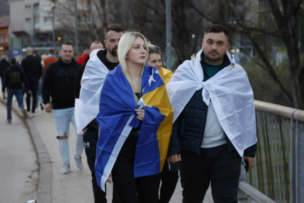 Okom kamere Bosnainfo: Navijači BiH pune ulice Zenice, uzbuđenje raste pred meč sa Ukrajinom