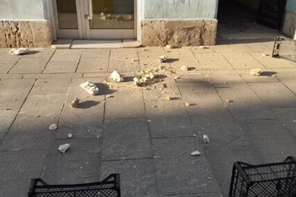 Bosnainfo na mjestu nesreće: Ponovo se obrušila fasada u centru Sarajeva (FOTO)