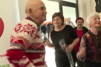 Pjevač u Sarajevu napravio dernek za pamćenje pripadnicima treće životne dobi za Dan žena (VIDEO)