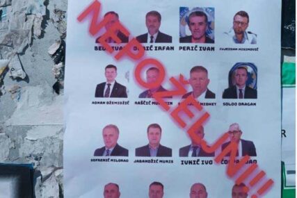 Zenica oblijepljena plakatima sa slikama nepoželjnih čelnika FSBiH i A reprezentacije
