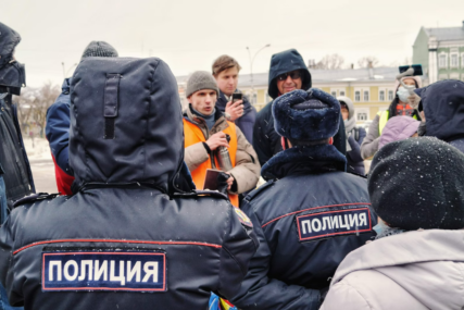 Napadnut saveznik Navaljnog: U oči su mu poprskali suzavac, pa krenuli s čekićem na njega