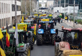 Francuski i španski poljoprivrednici blokirali granicu pred evropske izbore