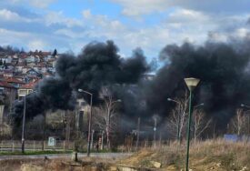 Požar kod Željezničke stanice u Sarajevu, vatrogasci na terenu